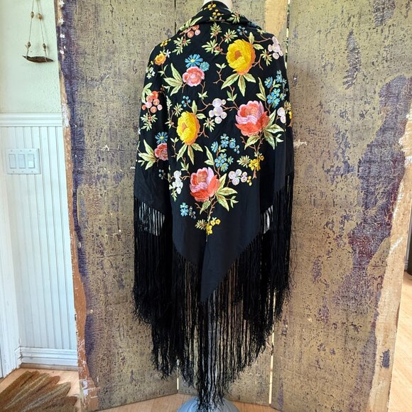 Antique Chinese Silk Hand Embroidered Piano Shawl - Picture 2 of 11